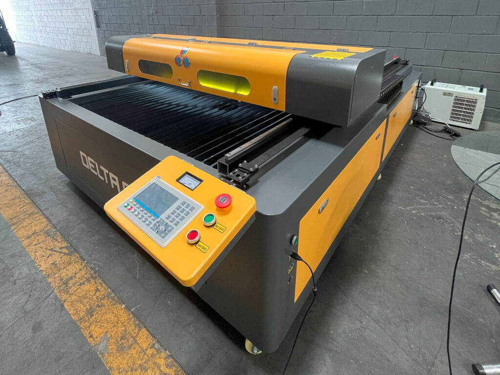 laser-co2-l1325-de-lado