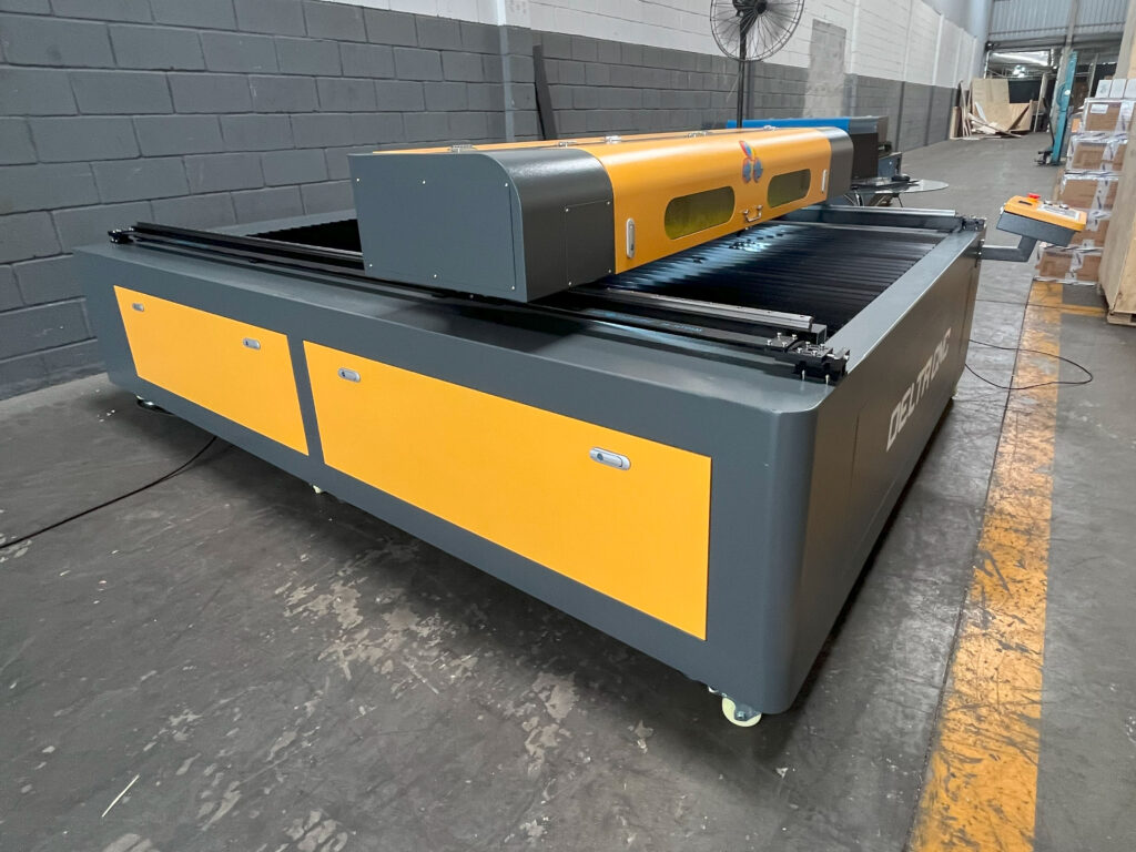 laser-co2-l1325-de-lado-tambem